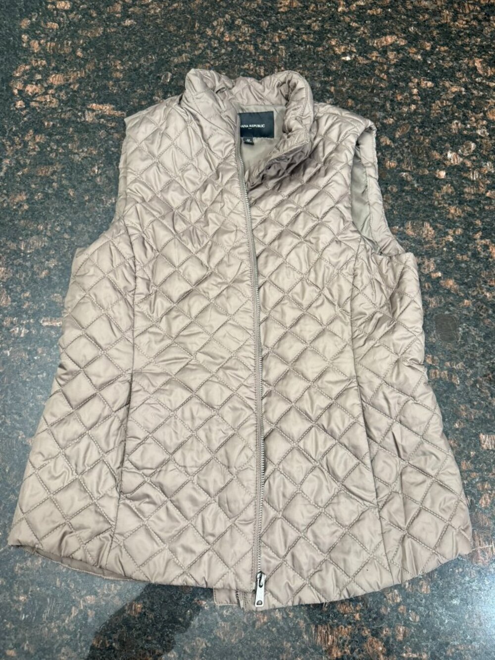 Banana Republic puffer vest - women's size medium
